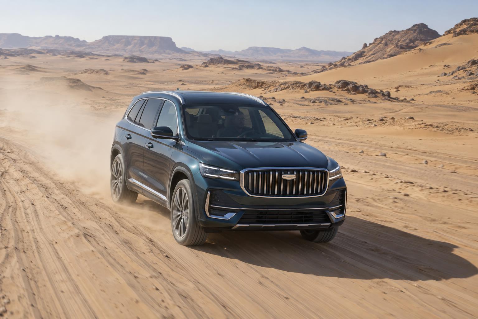 A Geely Monjaro EM-i travels across a sandy desert route during a Sahara crossing.